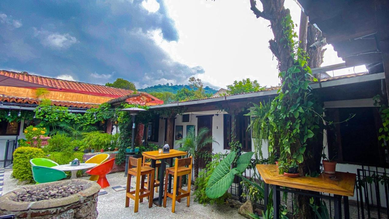 Nikikot Hostel & Hotel Antigua Zewnętrze zdjęcie